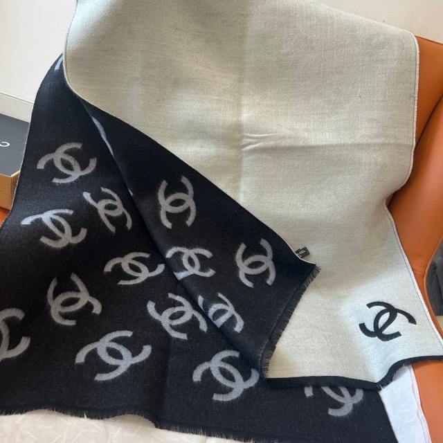 Fashion Big Logo Printed Classic Scarf