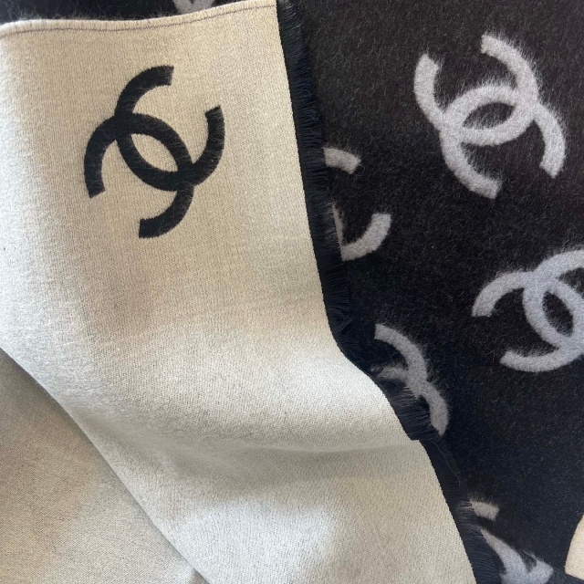 Fashion Big Logo Printed Classic Scarf