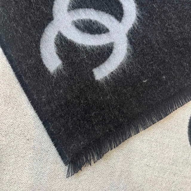 Fashion Big Logo Printed Classic Scarf