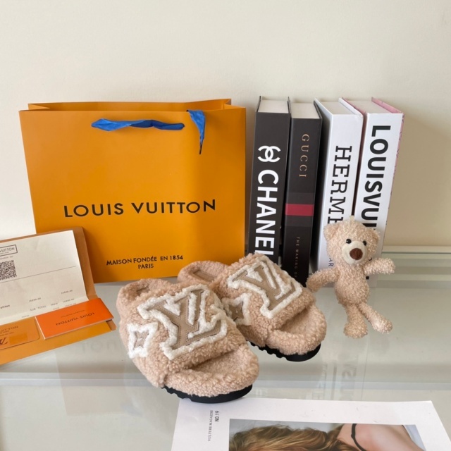Embroidery Fashion Winter Furry Slides