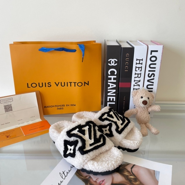Embroidery Fashion Winter Furry Slides