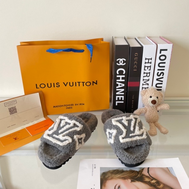 Embroidery Fashion Winter Furry Slides