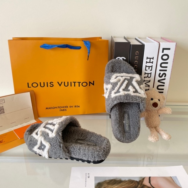 Embroidery Fashion Winter Furry Slides