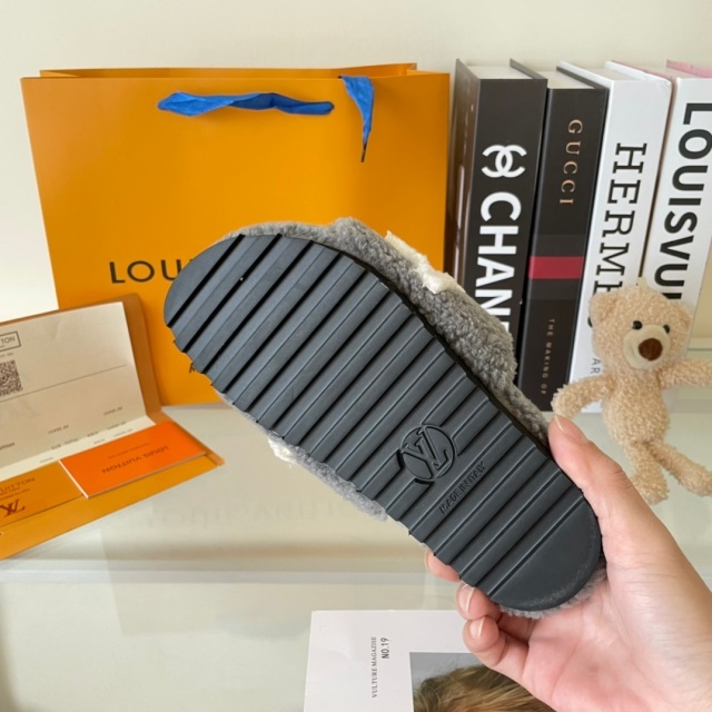 Embroidery Fashion Winter Furry Slides