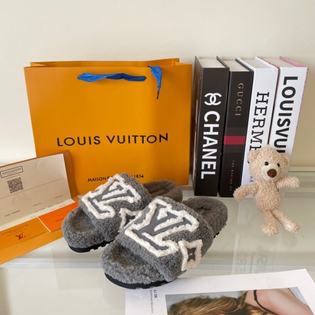 Embroidery Fashion Winter Furry Slides