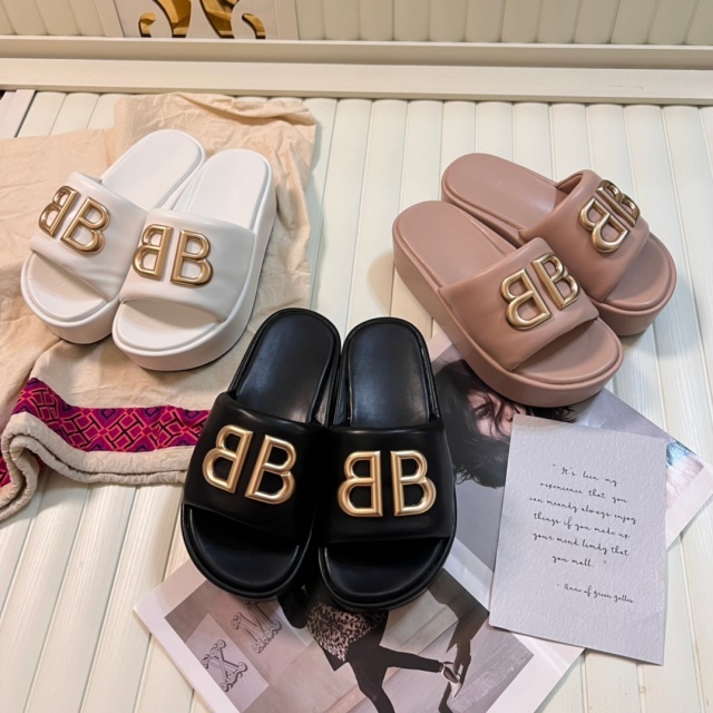 Fashion Metal Logo Thick Soled Leather Slides