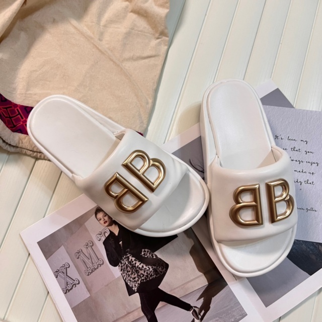 Fashion Metal Logo Thick Soled Leather Slides