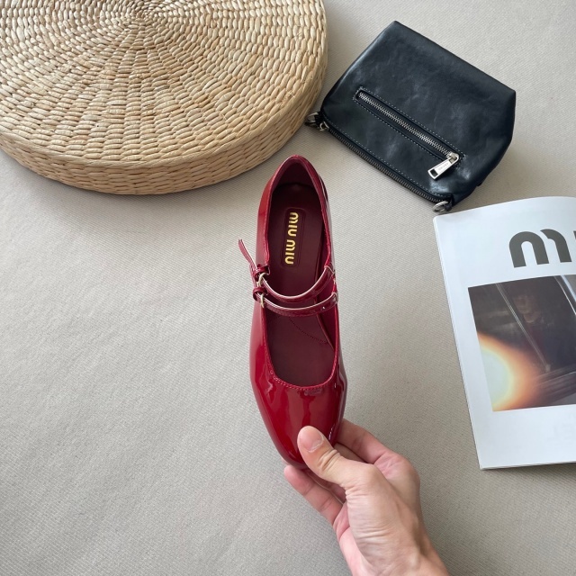Vintage Pointed Toe Leather Hollow Out Shoes