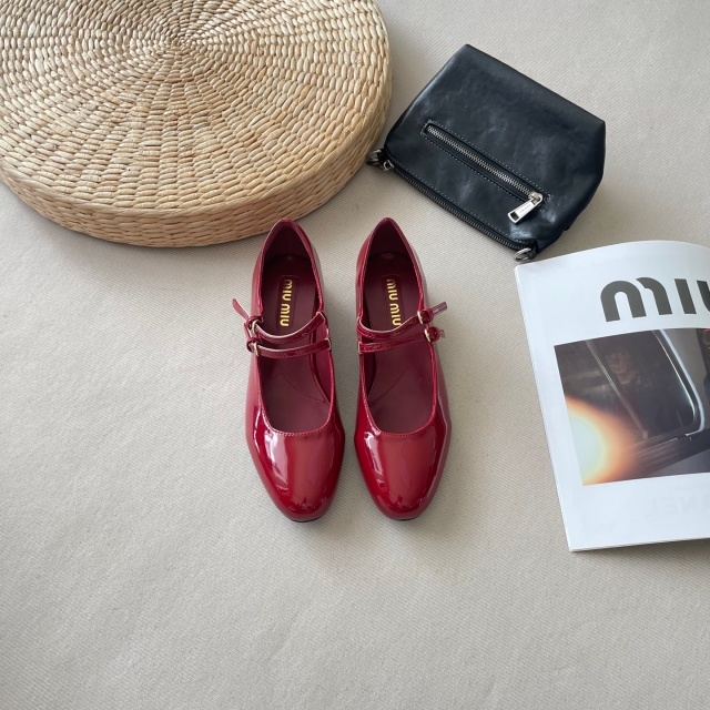 Vintage Pointed Toe Leather Hollow Out Shoes