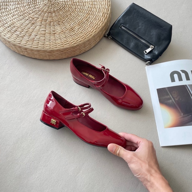 Vintage Pointed Toe Leather Hollow Out Shoes