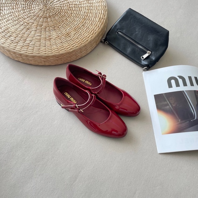 Vintage Pointed Toe Leather Hollow Out Shoes
