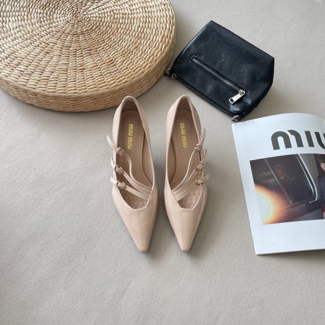 Vintage Pointed Toe Leather Hollow Out Shoes