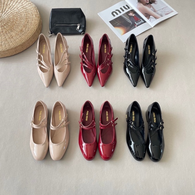 Vintage Pointed Toe Leather Hollow Out Shoes