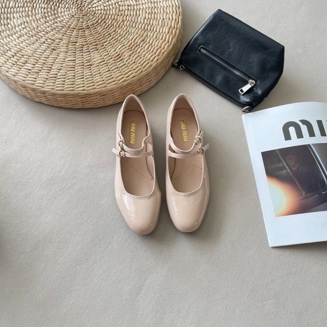 Vintage Pointed Toe Leather Hollow Out Shoes