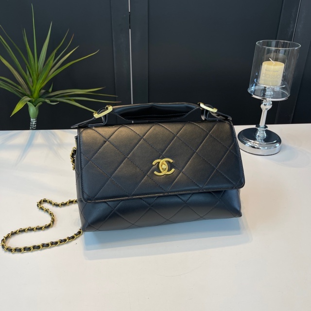 Metal Logo Leather Chained Women Messenger Bags