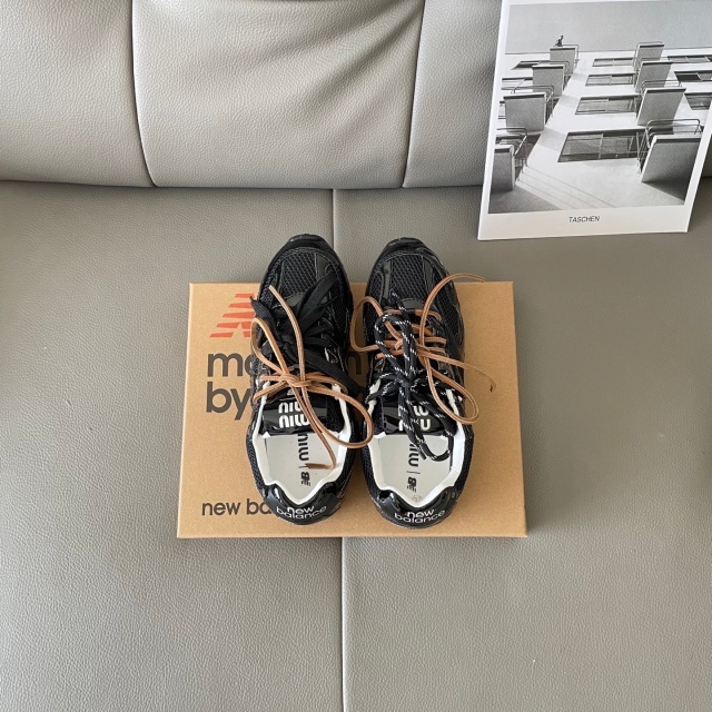 Fashion Breathable Lace-Up Women Sneakers