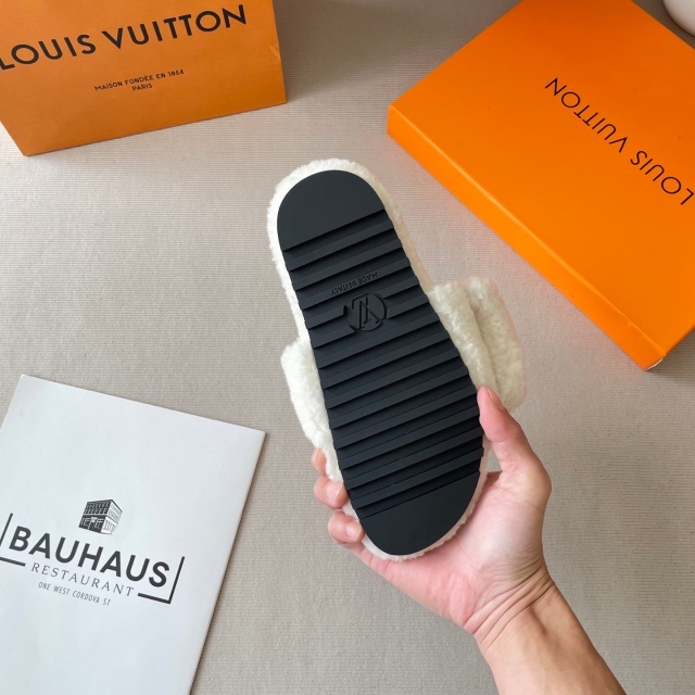 Fashion Design Winter Couple Furry Slides