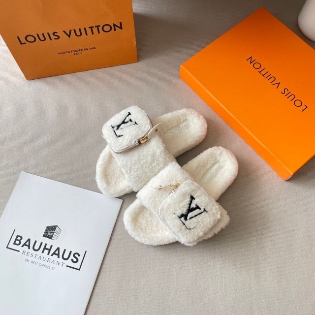 Fashion Design Winter Couple Furry Slides