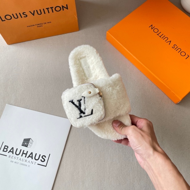 Fashion Design Winter Couple Furry Slides