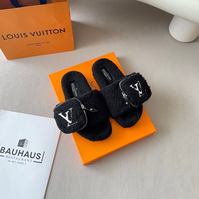 Fashion Design Winter Couple Furry Slides