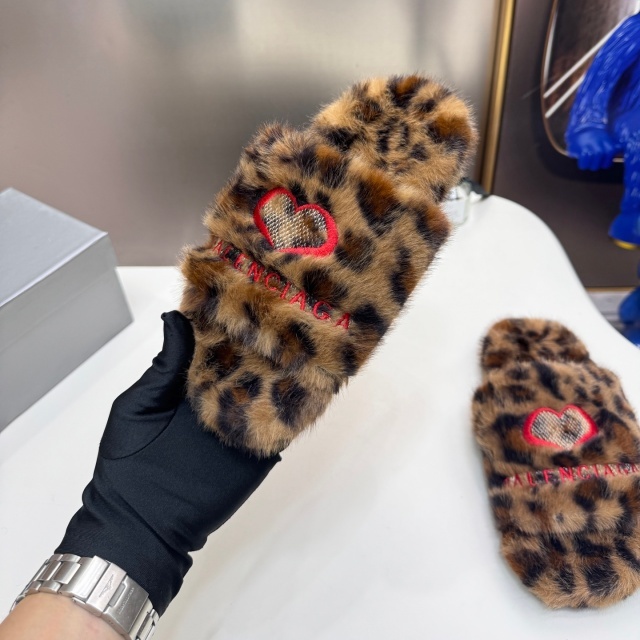 Fashion Embroidery Couple Furry Slides