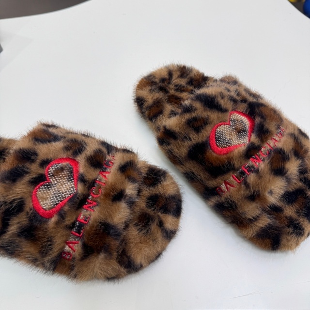 Fashion Embroidery Couple Furry Slides