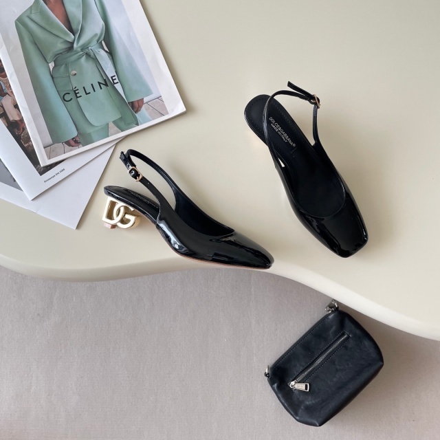 Special Heeled Round Toe Women Sandals