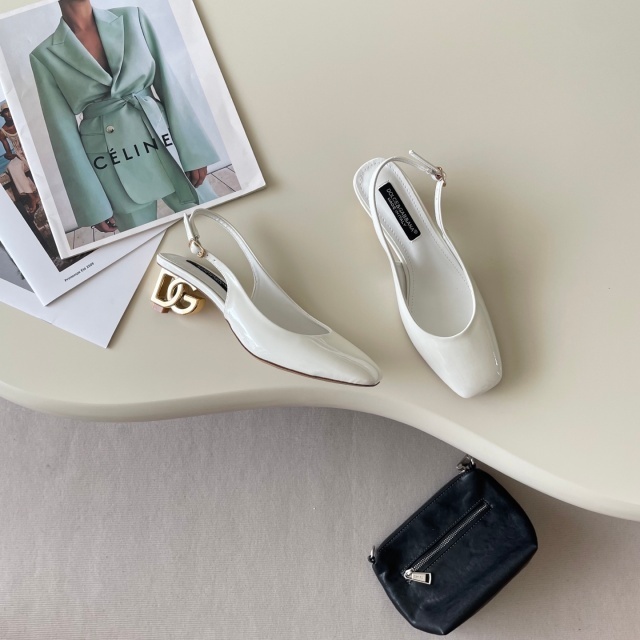 Special Heeled Round Toe Women Sandals