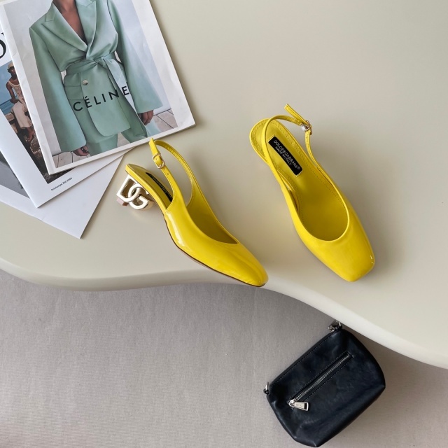 Special Heeled Round Toe Women Sandals