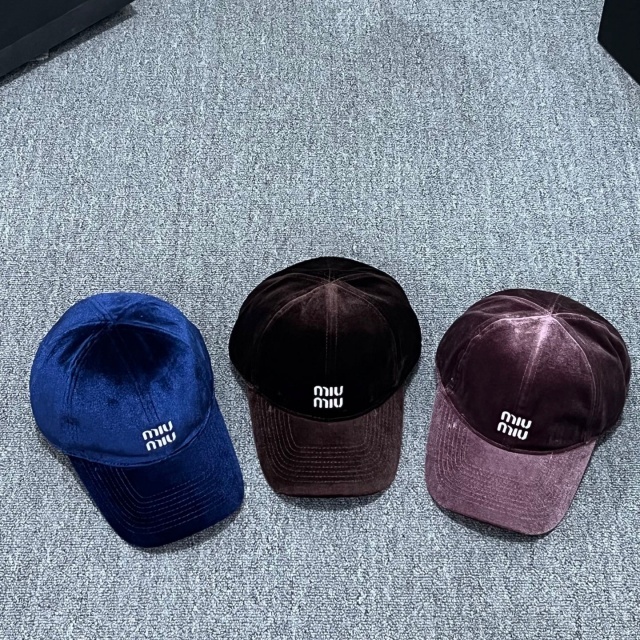 Fashion Design Unisex Velvet Baseball Caps