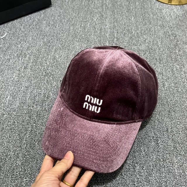 Fashion Design Unisex Velvet Baseball Caps