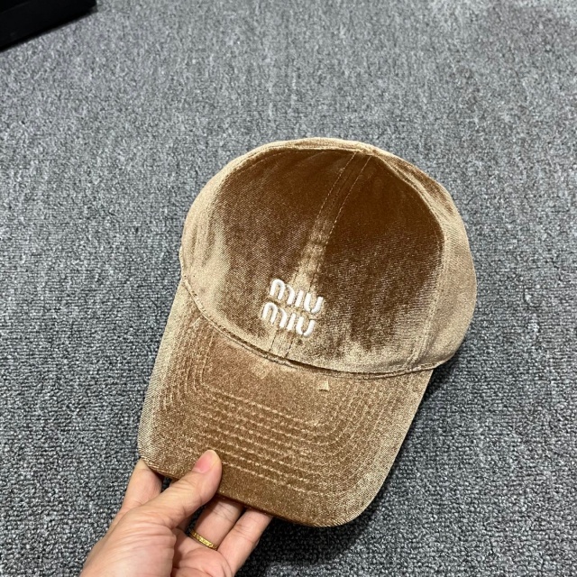 Fashion Design Unisex Velvet Baseball Caps