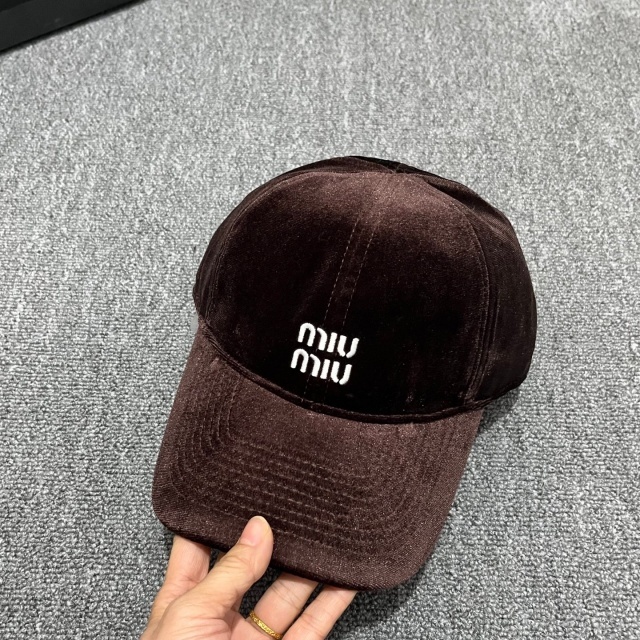 Fashion Design Unisex Velvet Baseball Caps