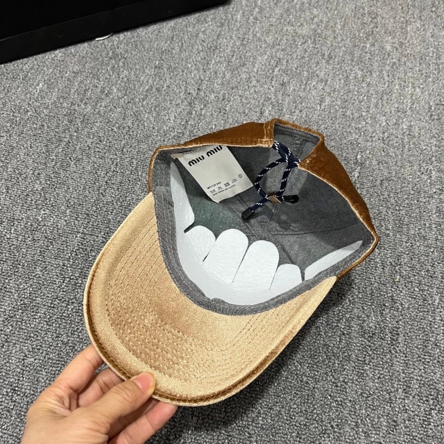 Fashion Design Unisex Velvet Baseball Caps