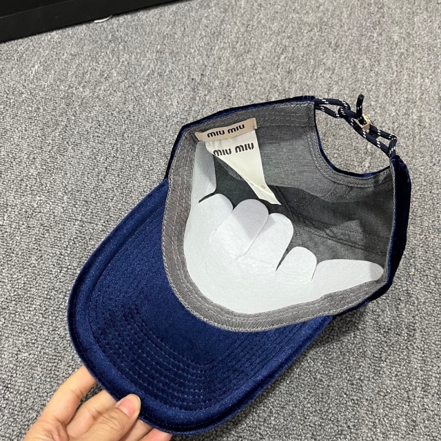 Fashion Design Unisex Velvet Baseball Caps