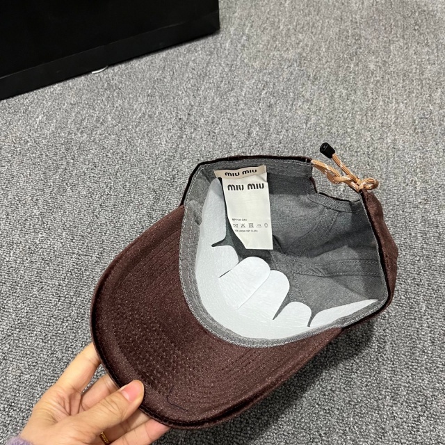 Fashion Design Unisex Velvet Baseball Caps