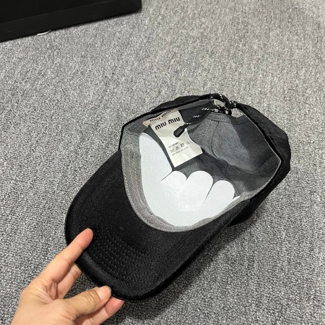 Fashion Design Unisex Velvet Baseball Caps