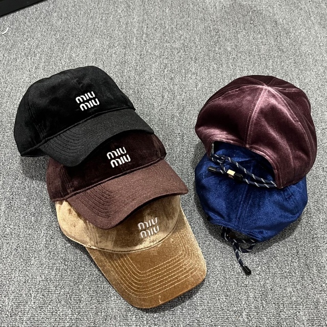 Fashion Design Unisex Velvet Baseball Caps