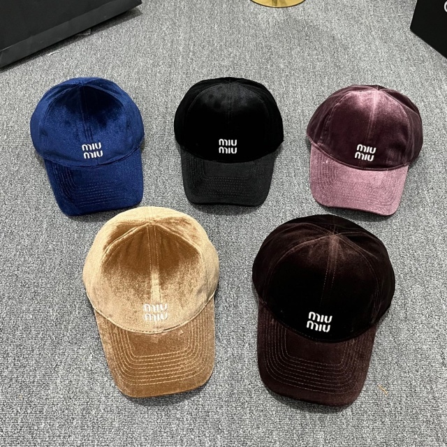 Fashion Design Unisex Velvet Baseball Caps