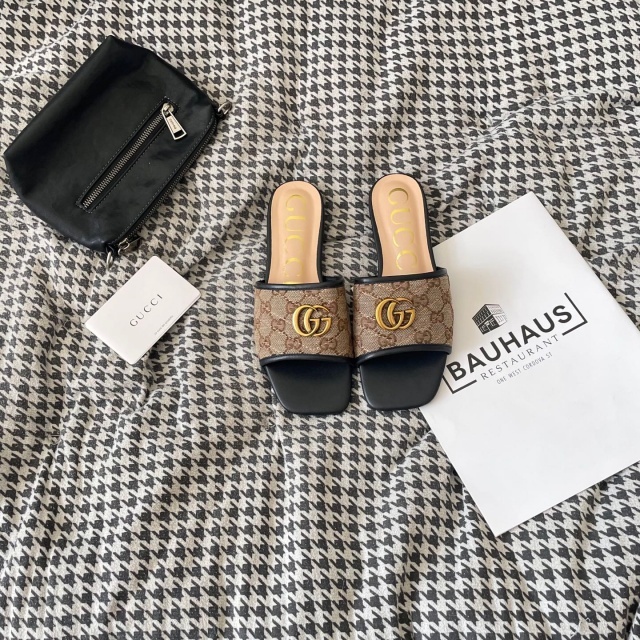 Fashion Metal Logo Women Flat Slides