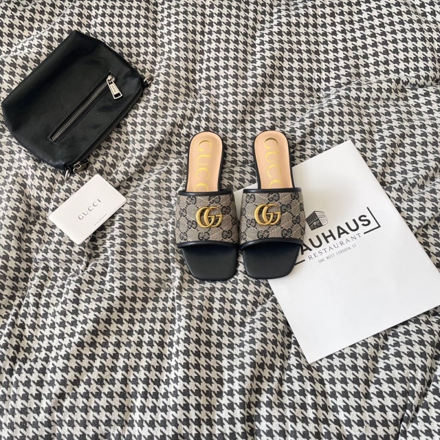 Fashion Metal Logo Women Flat Slides