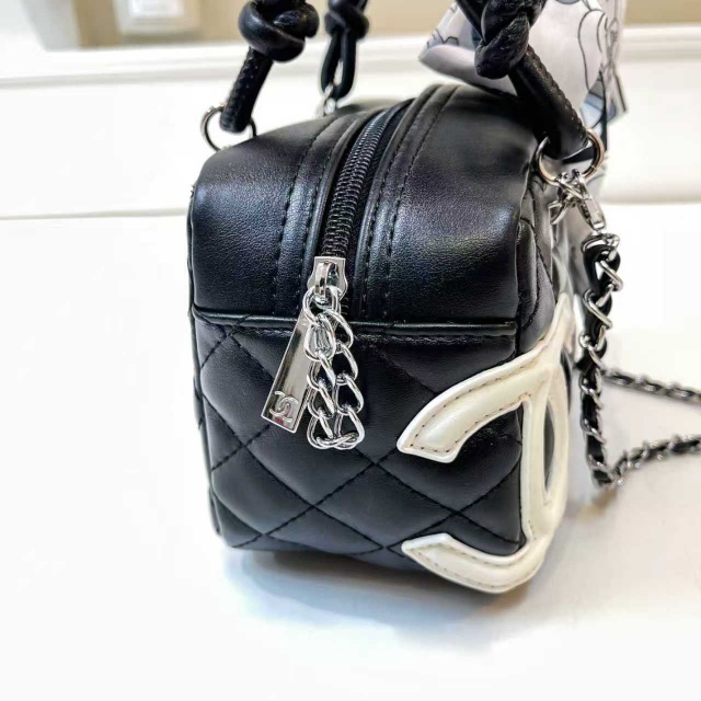 Leather Chained Fashion Crossbody Handbags