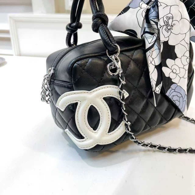 Leather Chained Fashion Crossbody Handbags