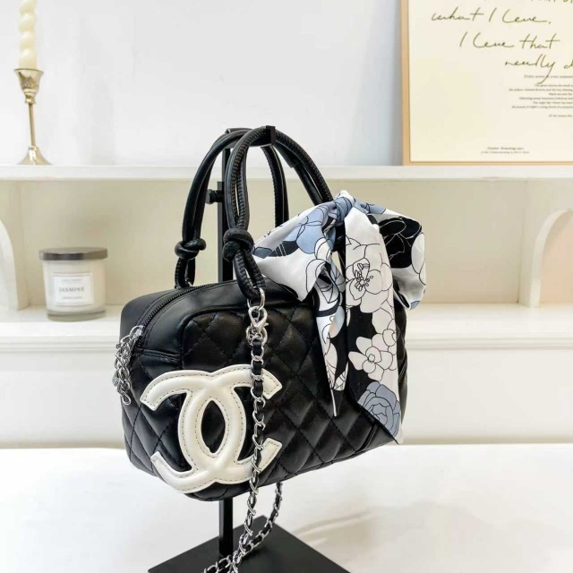 Leather Chained Fashion Crossbody Handbags