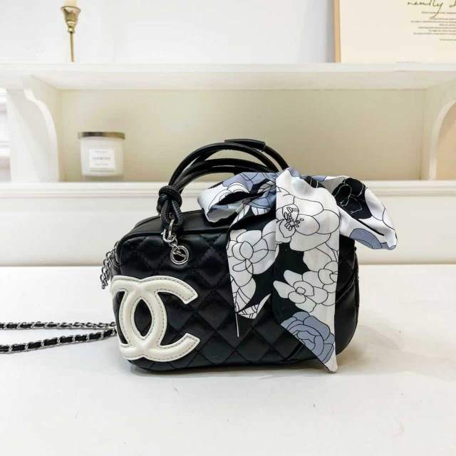 Leather Chained Fashion Crossbody Handbags