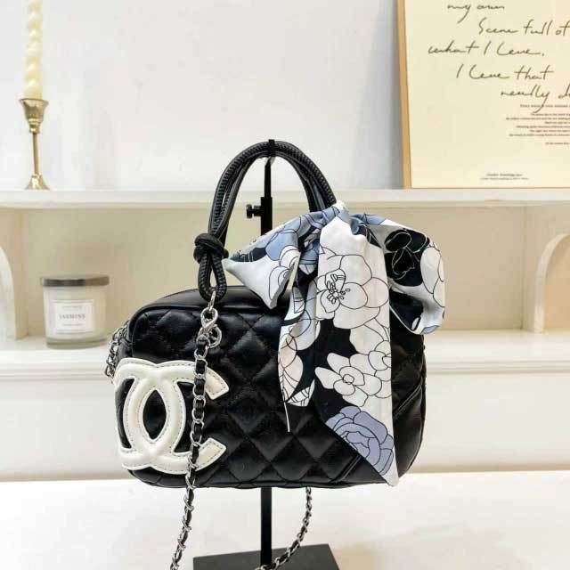 Leather Chained Fashion Crossbody Handbags