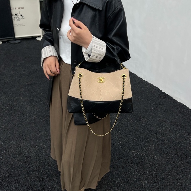 Metal Logo Leather Fashion Women Shoulder Bags
