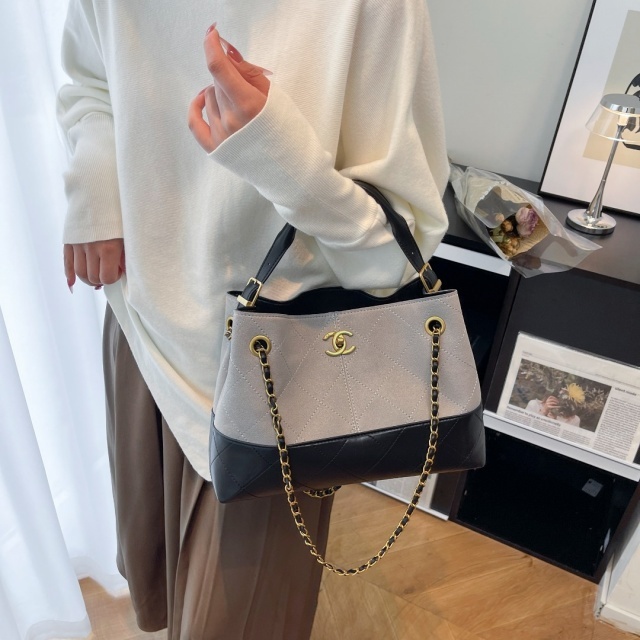 Metal Logo Leather Fashion Women Shoulder Bags