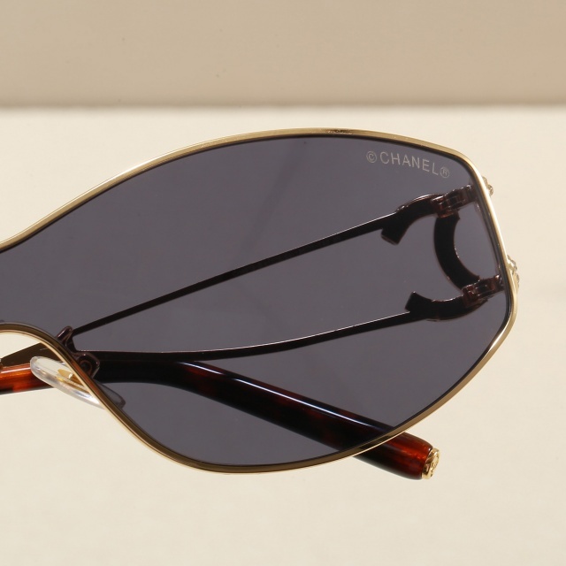 One Piece Hollow Out Luxury Glasses