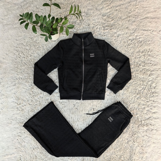 Fashion Embroidery Embossing Zipper Tracksuit Set